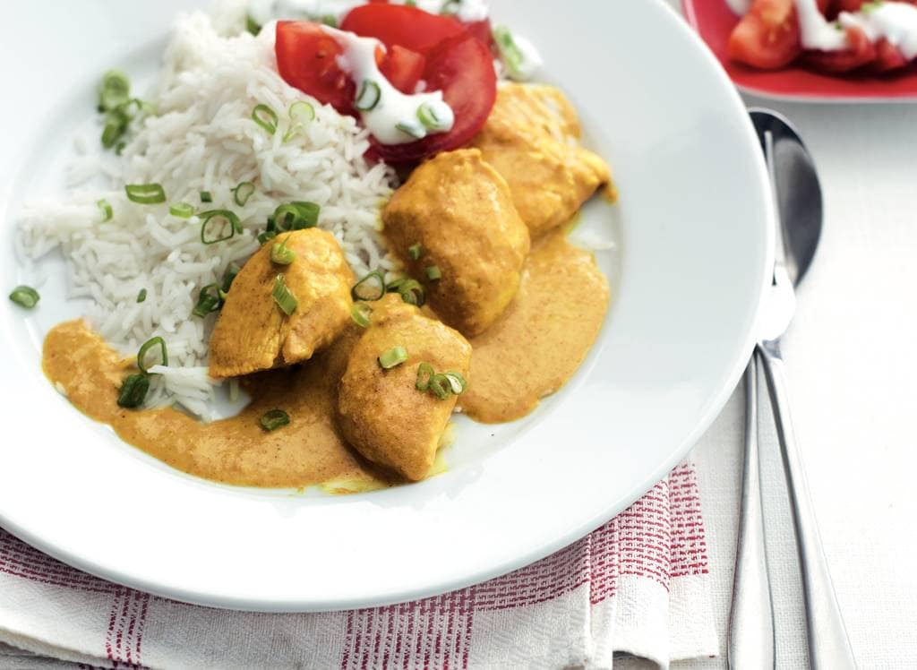 Kerriekip in kokosmelk