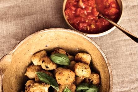 Kabeljauwballetjes met tomatensaus