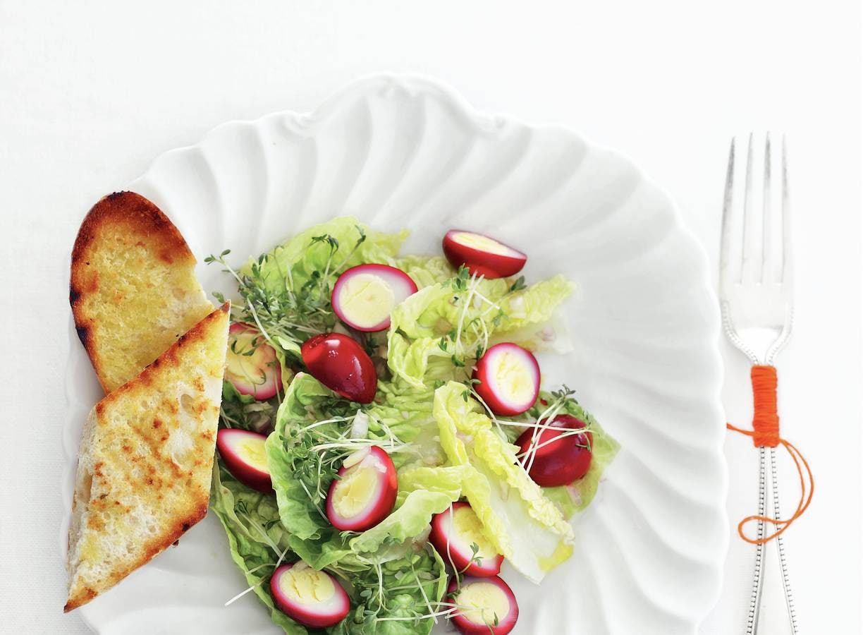 Salade van roze kwarteleitjes