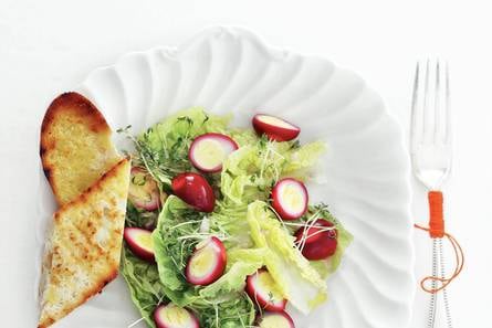 Salade van roze kwarteleitjes