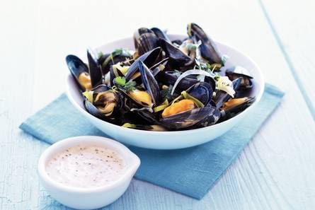 Gestoomde mosselen met mosterdsaus