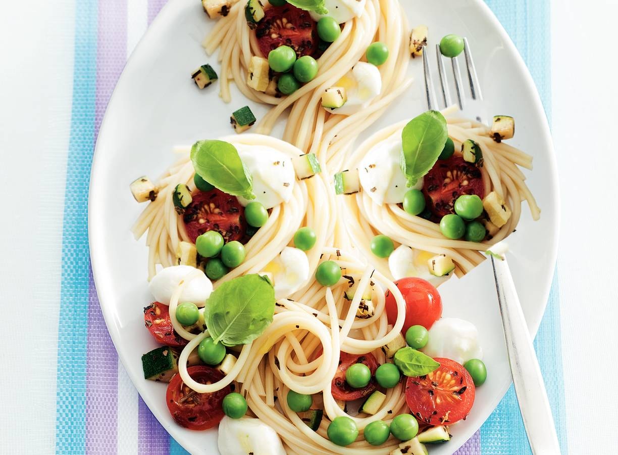 Spaghetti met tuinerwten en mozzarella