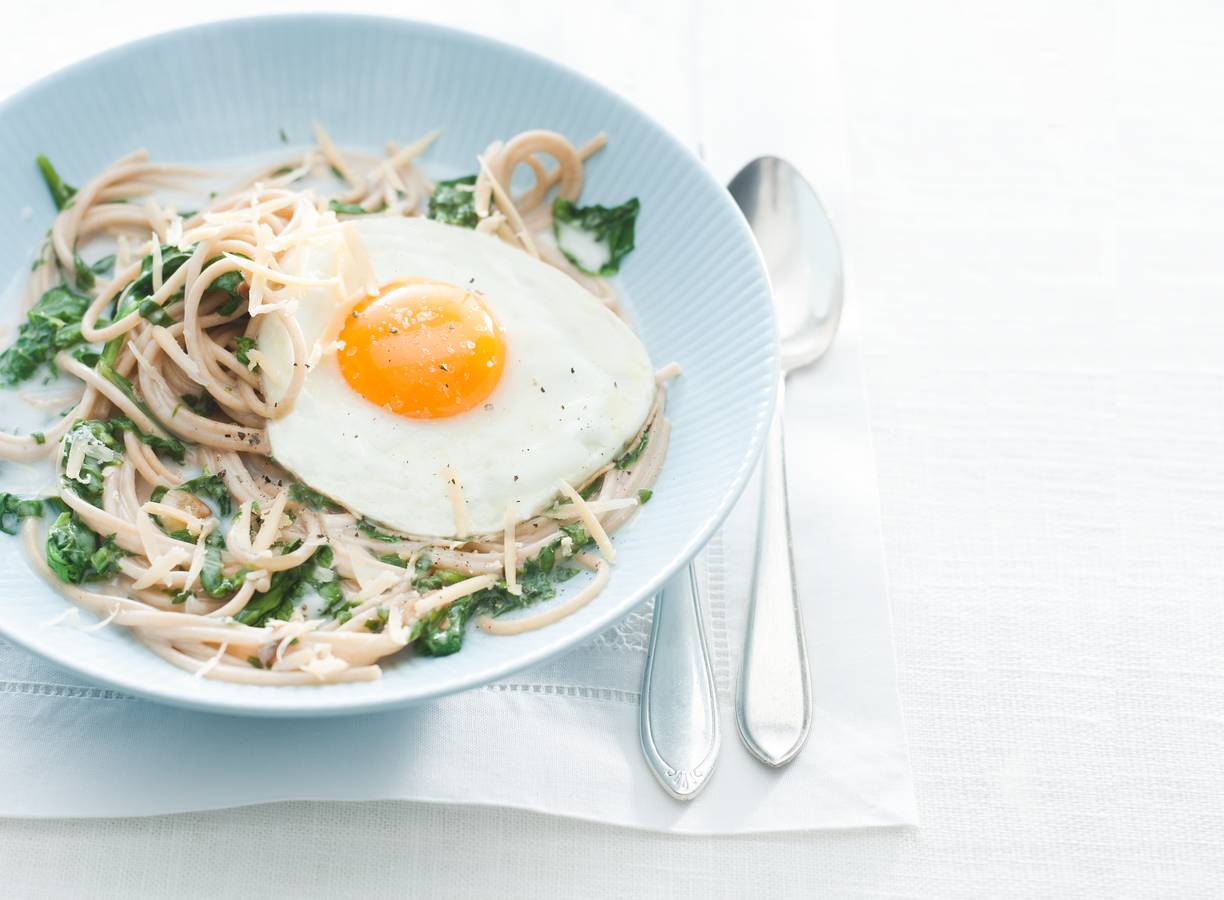 Spinaziepasta met spiegelei