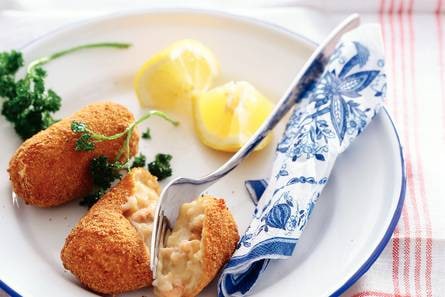 Garnalenkroketten met gefrituurde peterselie