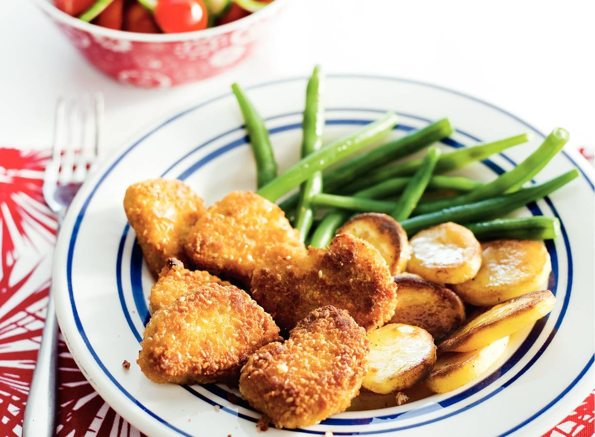 Vega nuggets met komkommer-tomatenmix