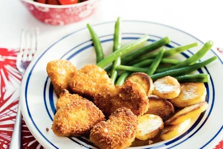 Vega nuggets met komkommer-tomatenmix