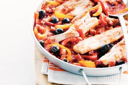 Spaanse visschotel met chorizo