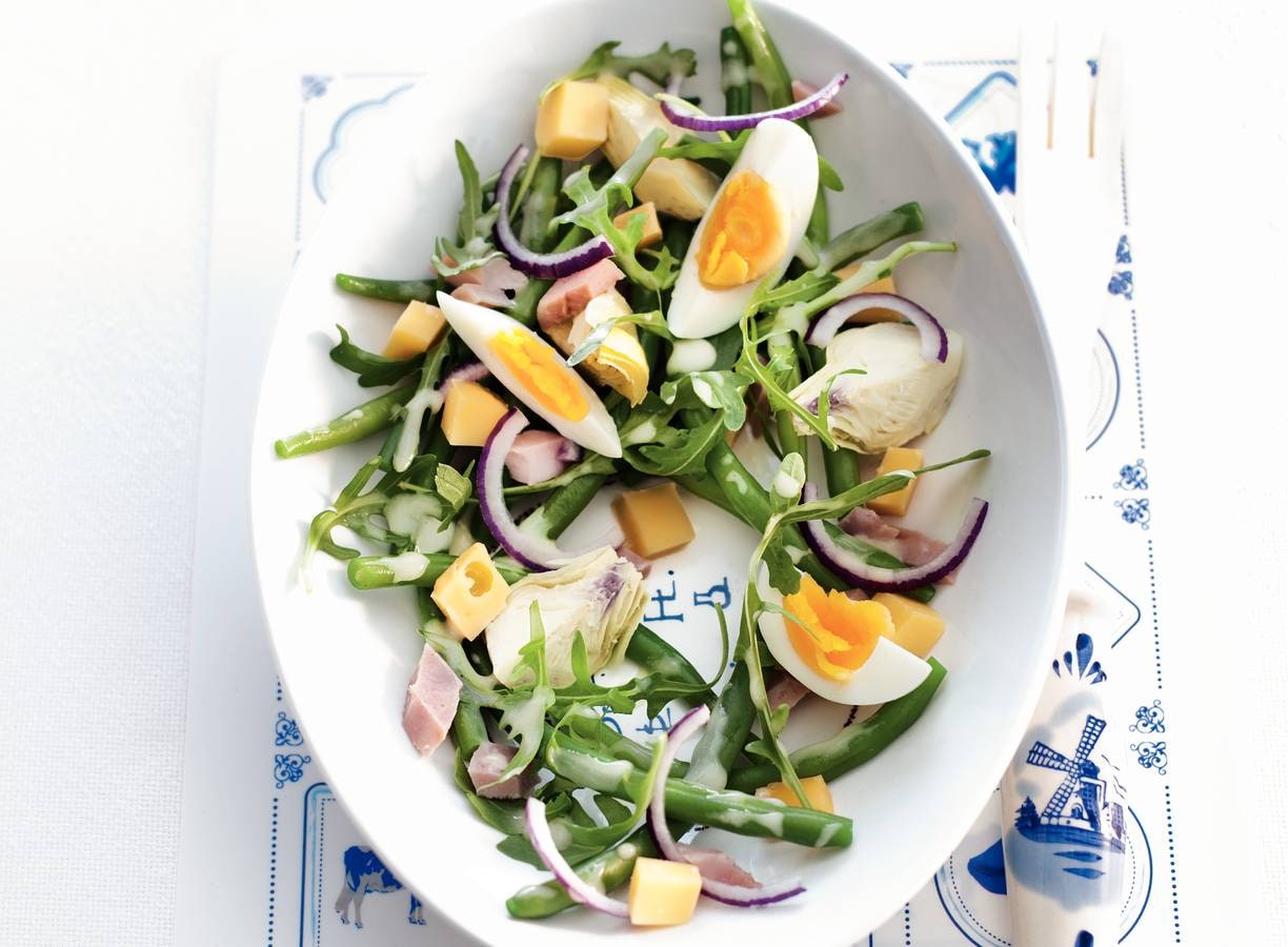 Maaltijdsalade met oude kaas