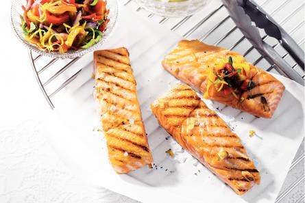 Gegrilde zalm en paprikasalsa