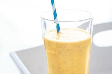 Banaan-mango-dadelsmoothie