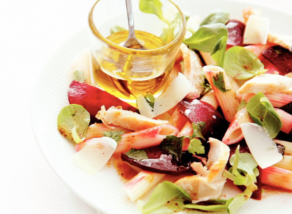 Salade van penne met bietjes en kip