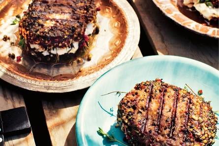 Pepersteak met geitenkaas en tijm