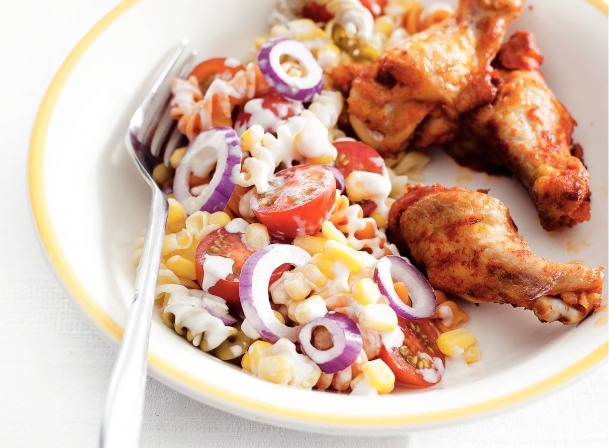 Kipkluifjes met pastasalade