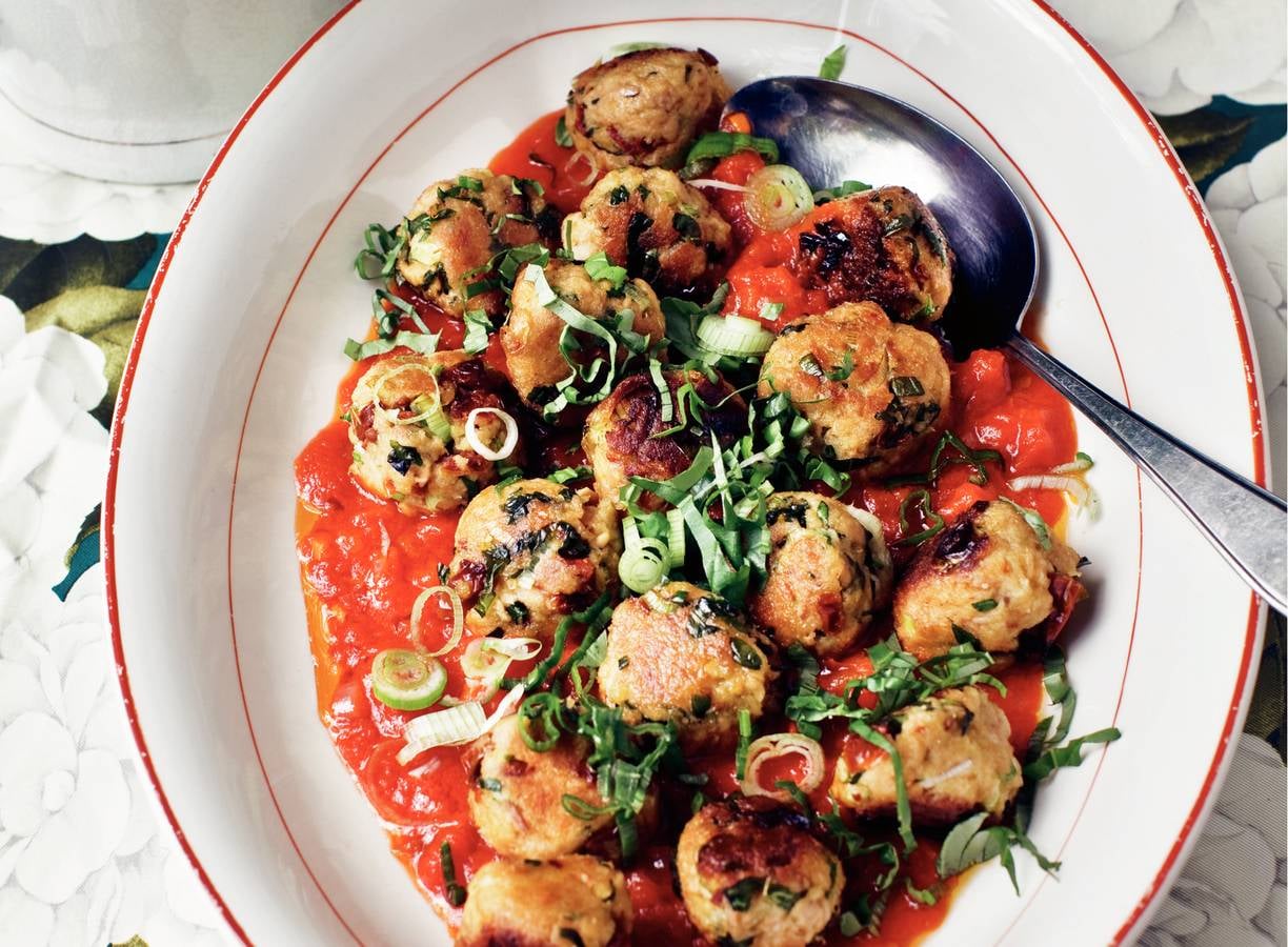 Tonijnballetjes in tomatensaus