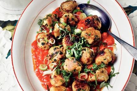 Tonijnballetjes in tomatensaus
