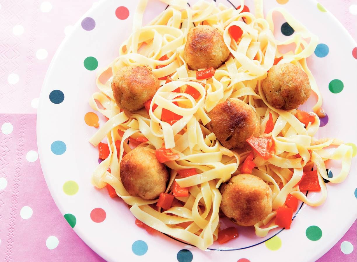 Tagliatelle met tomaat en visballetjes