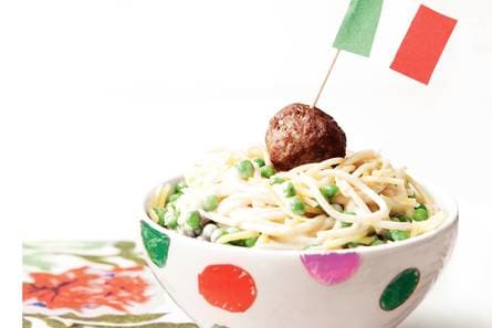 Roomspaghetti met runderballetjes en tuinerwten