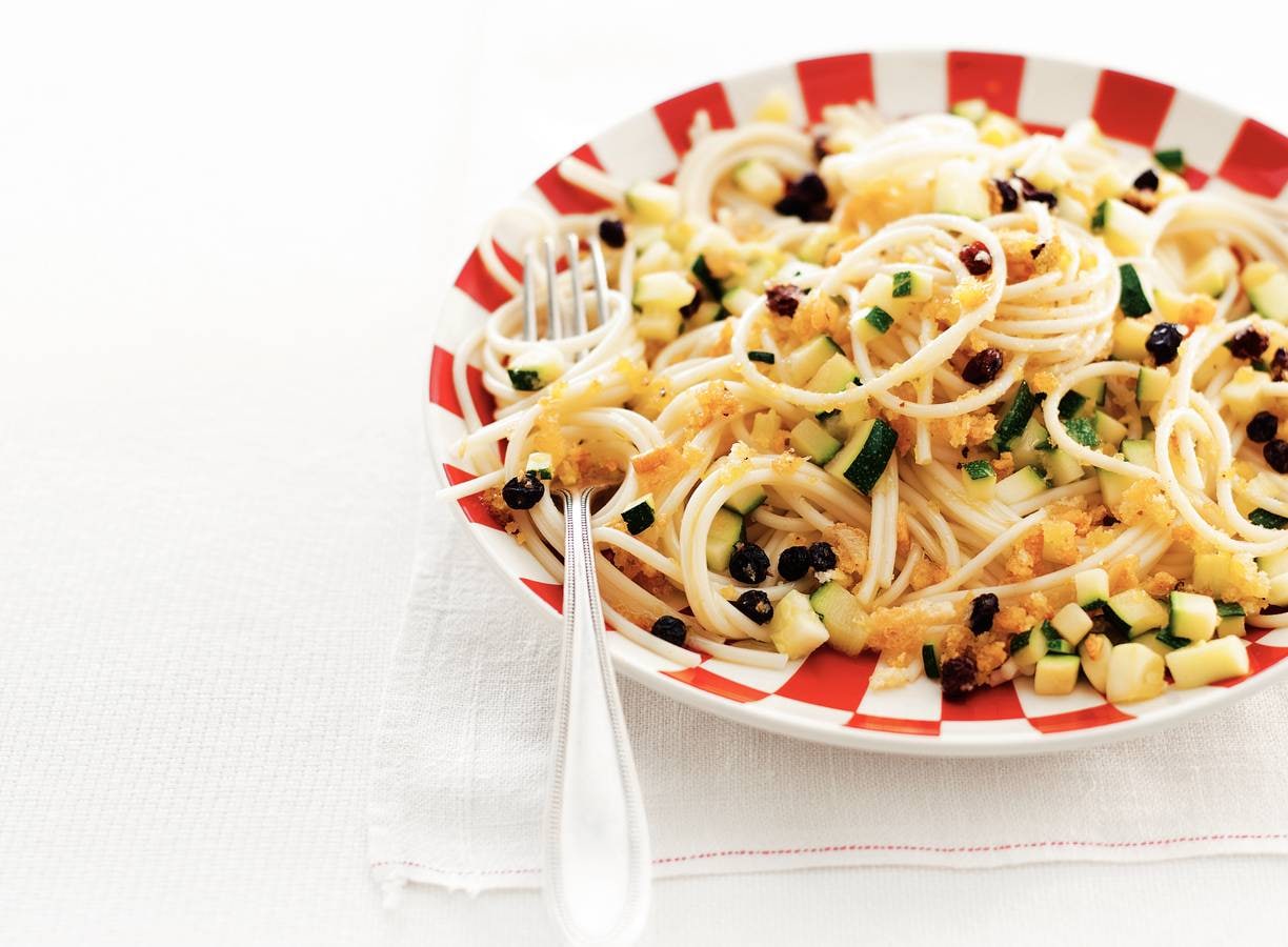Courgettepasta met pangrattato
