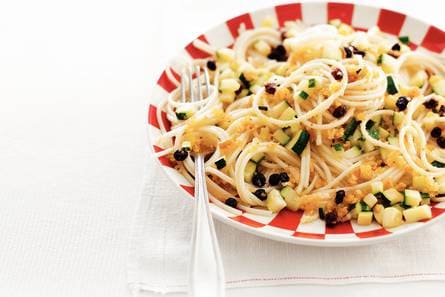 Courgettepasta met pangrattato