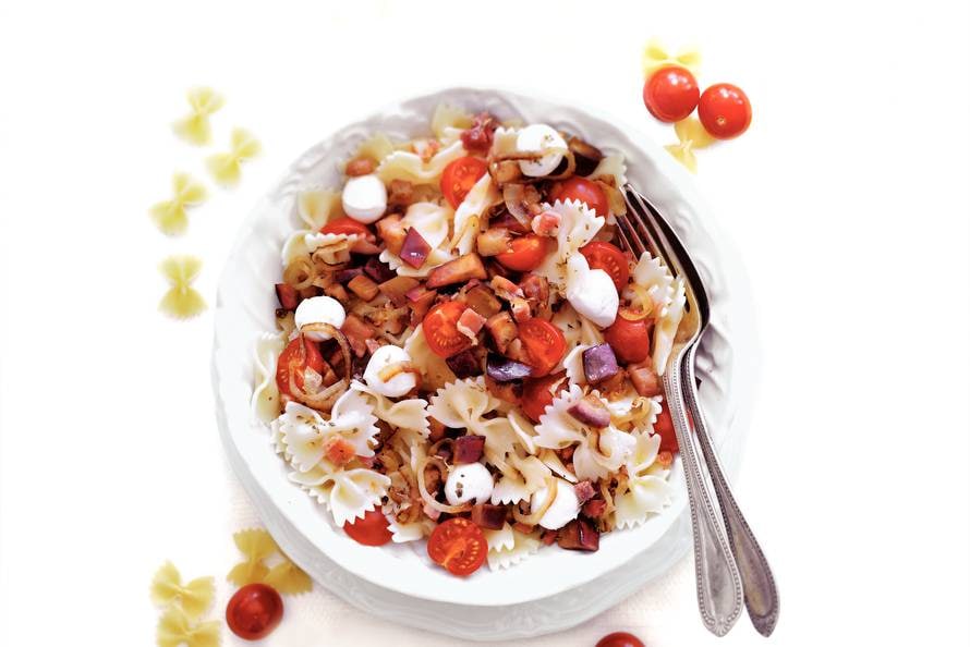 Aubergine-tomatenfarfalle