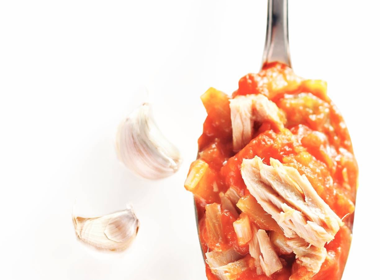Tomaten-tonijnsaus