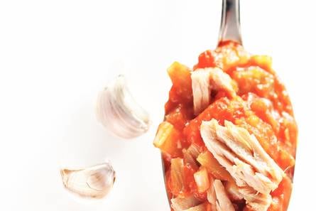 Tomaten-tonijnsaus