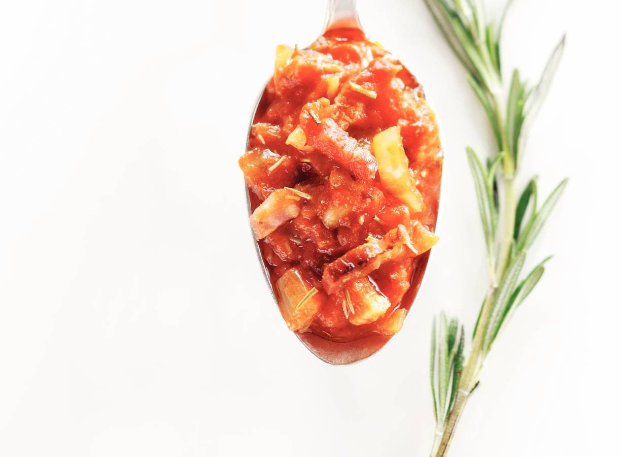Tomaten-spekjessaus