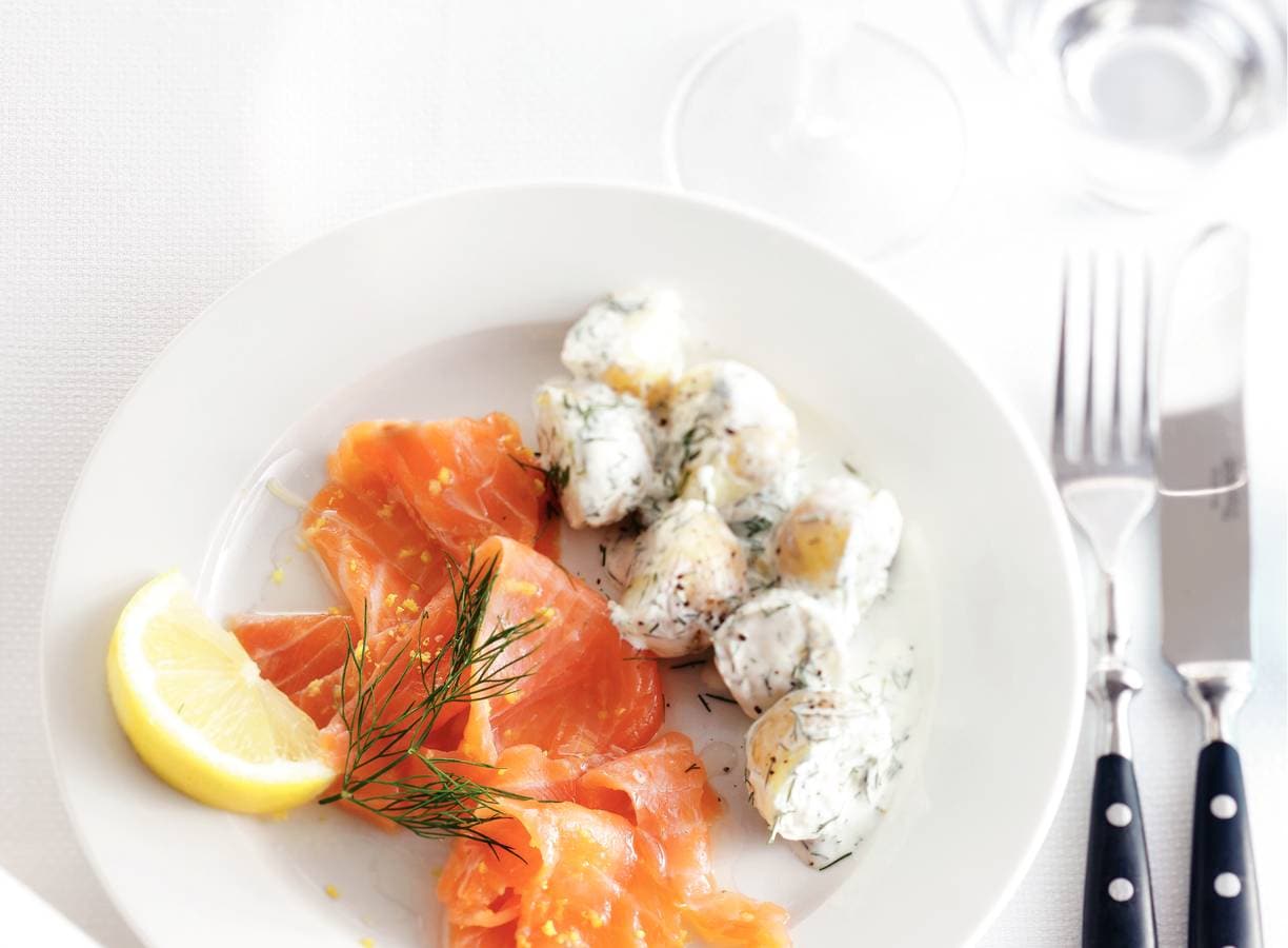 Gerookte zalm in citroenolie met dille-aardappeltjes
