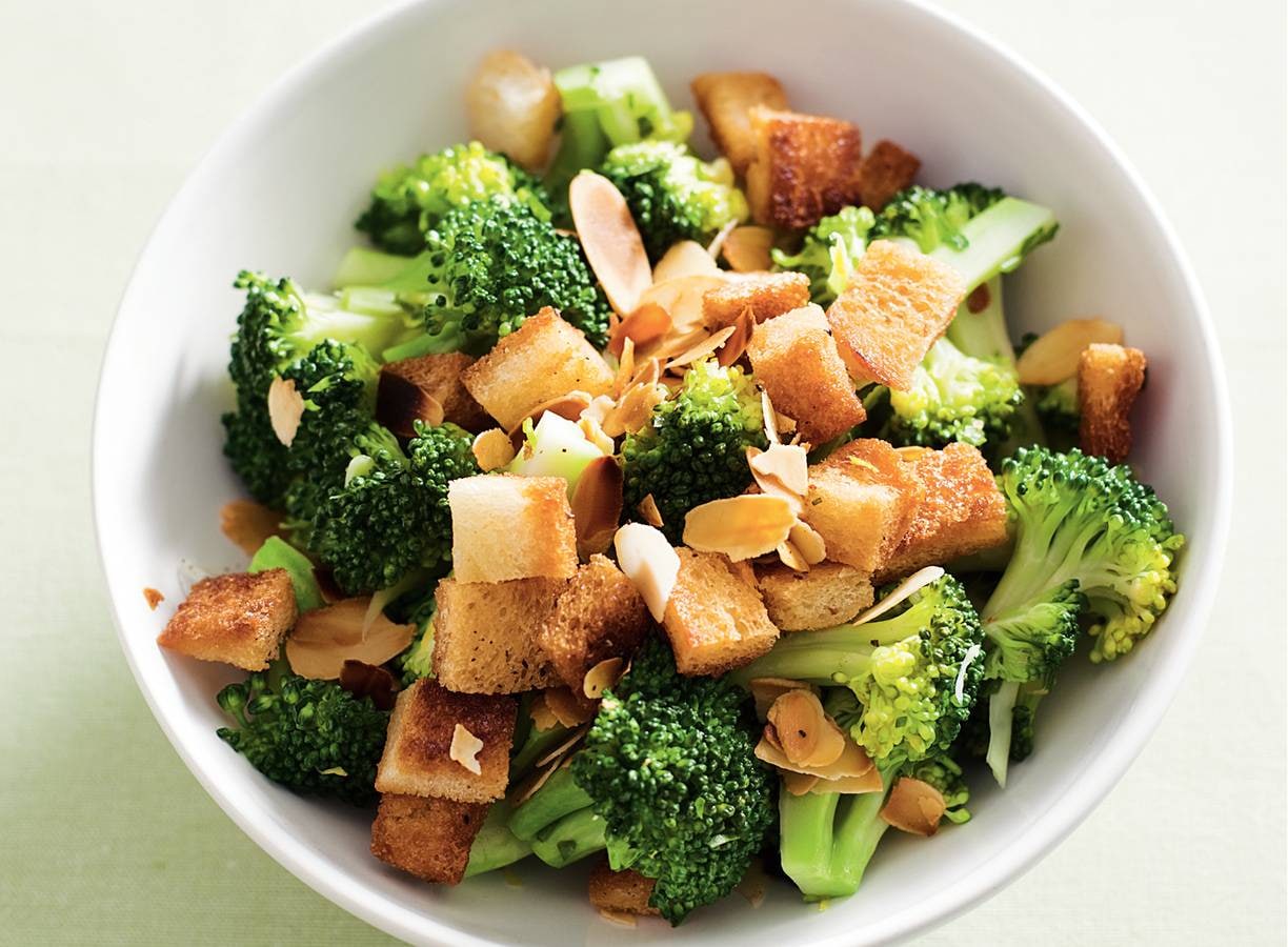 Broccoli met croutons & amandelen