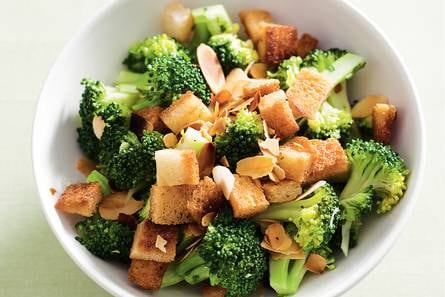 Broccoli met croutons & amandelen