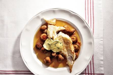 Schelvis en kastanjechampignons