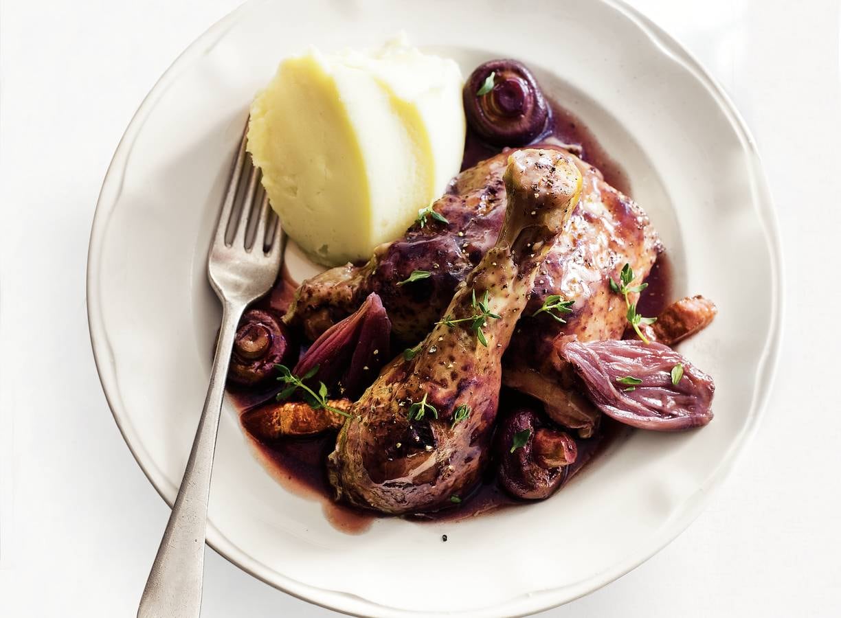 Coq au vin met een hele kip