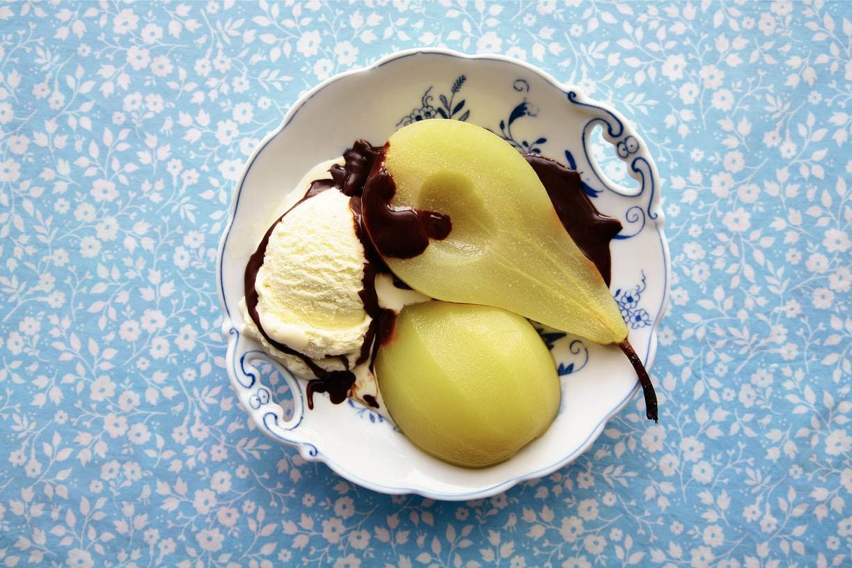 Poire belle hélène (peer met warme chocoladesaus)