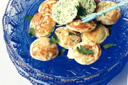 Garnalenpoffertjes met kruidenboter
