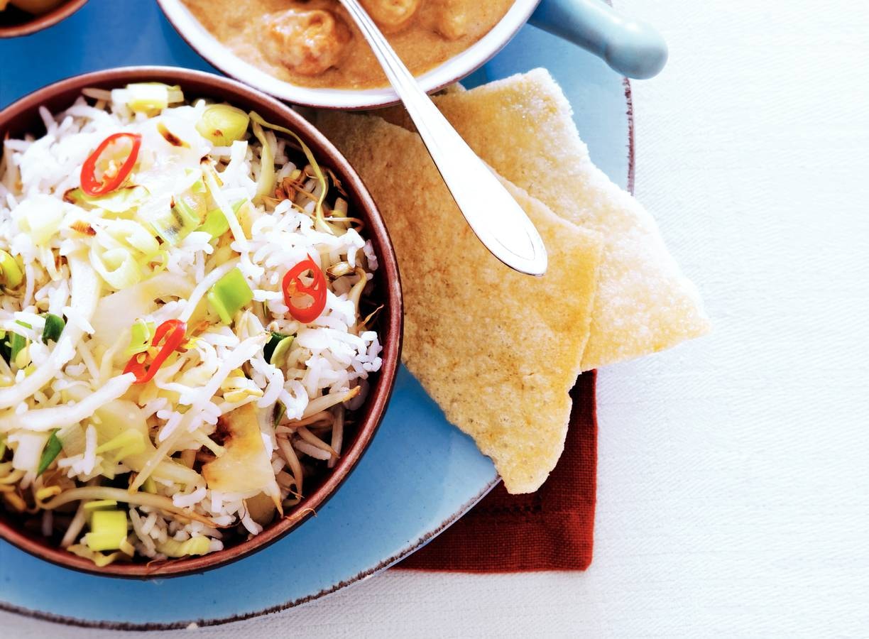 Indische kip met gebakken rijst