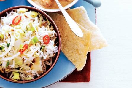 Indische kip met gebakken rijst