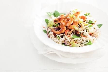 Noedels met garnalen in woksaus