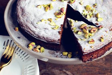 Chocoladetaart met pistachenoten