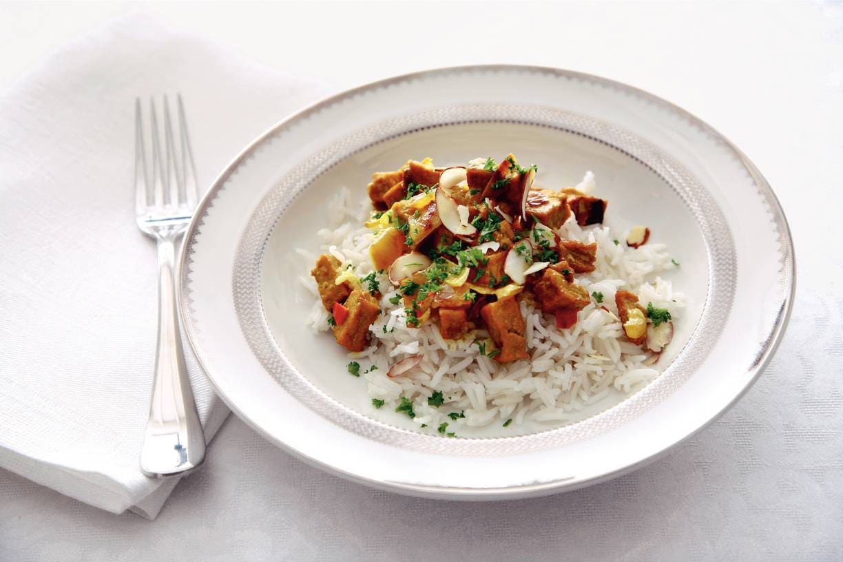 Curry met tofu en kokosmelk
