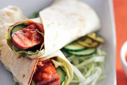 Wrap met gegrilde rookworst