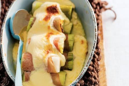 Gegratineerde ham-preirolletjes