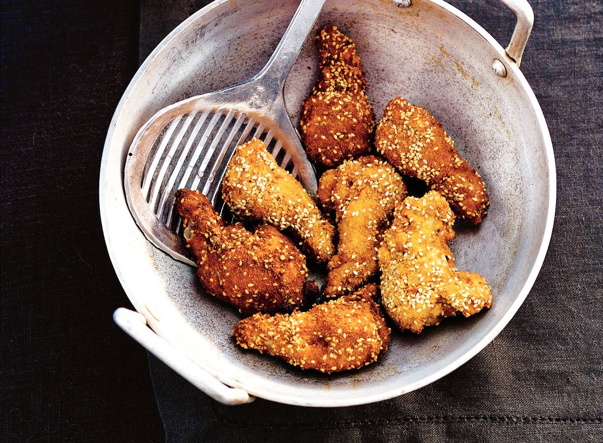 Gefrituurde kipkluifjes met sojadip