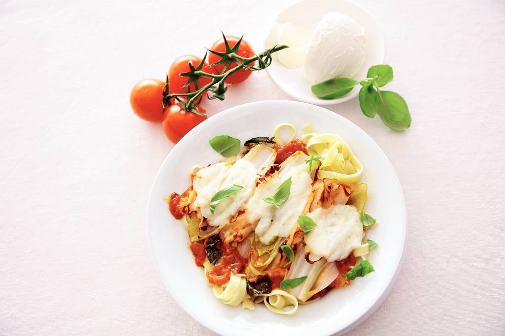 Witlof met kip en tomatensaus