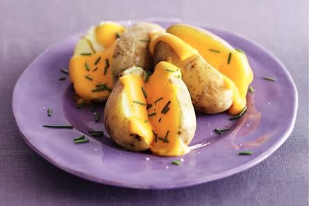Gepofte aardappel met kaas