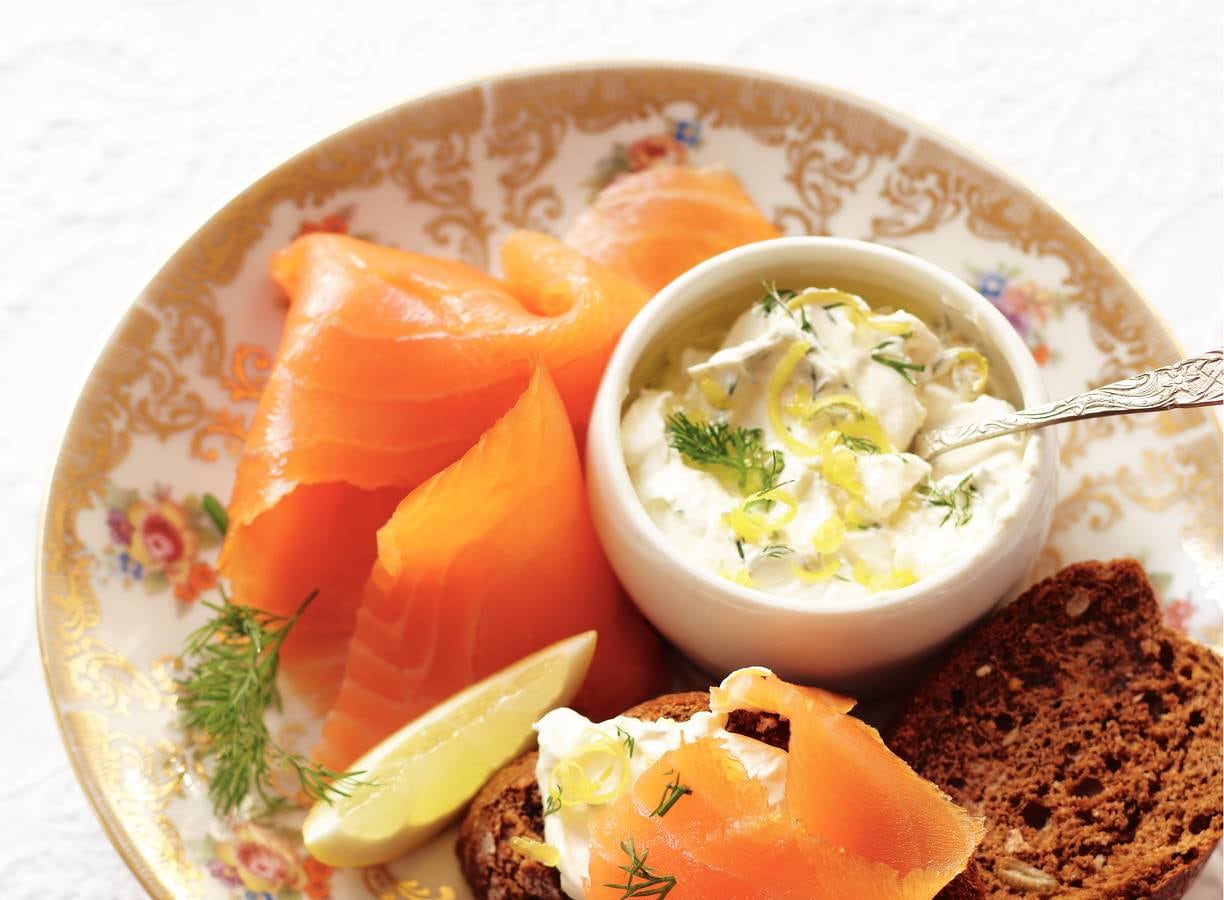 Zalm op toast met citroenroom
