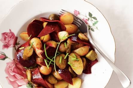Aardappel-bietsalade
