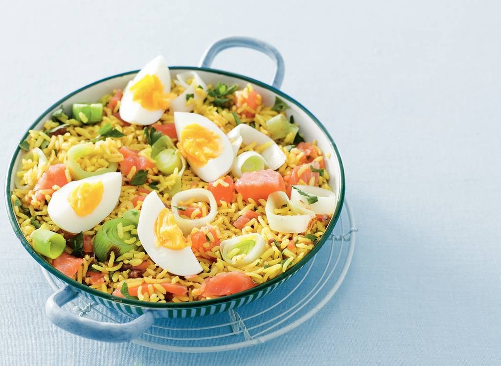 Kruidige rijst met zalm en ei