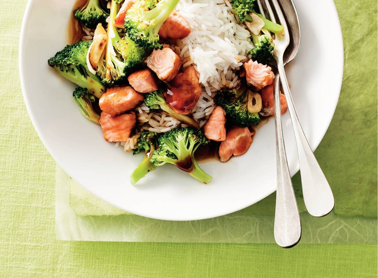 Broccoli met zalm en ketjap