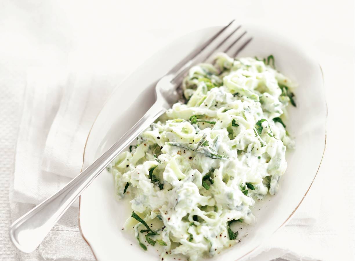Komkommer met mascarpone, knoflook en munt
