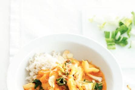 Rode curry met paksoi en yellowfin sole
